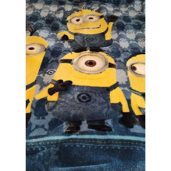 DESPICABLE ME Plush blanket. 60" x 47". No stains. EUC. - Picture 3 of 10